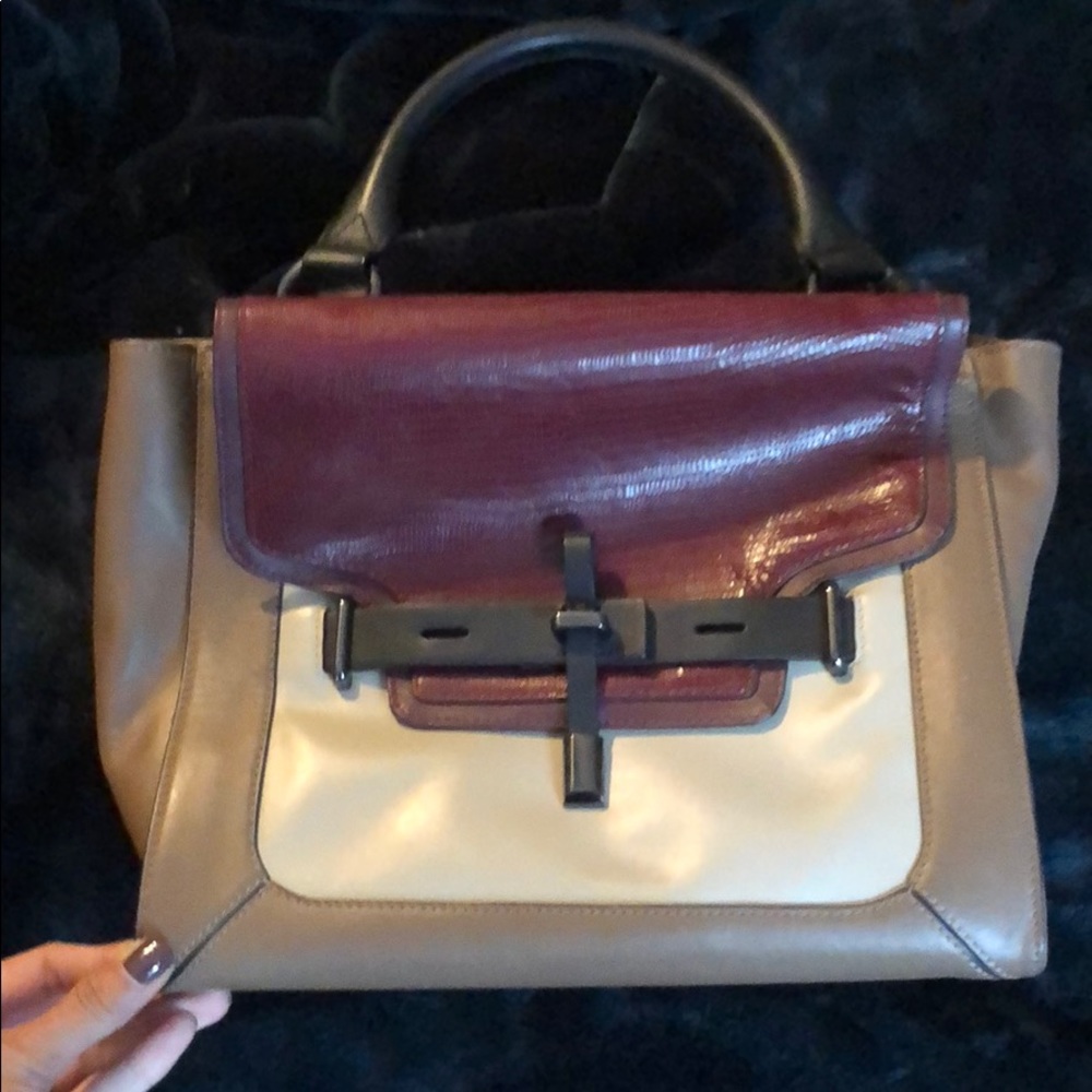 Vince Camuto bag tan black and red